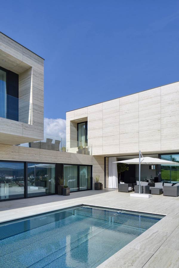 Luxury Villa in Decín, Czech Republic by Studio Pha