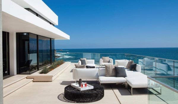 Terrace of the Rockledge Residence in Laguna Beach, California by Horst Architects and Aria Design