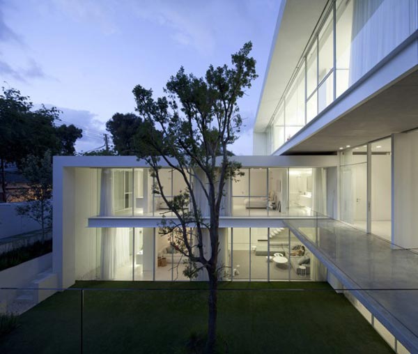 Family House in Ramat Hasharon, Israel by Pitsou Kedem Architects