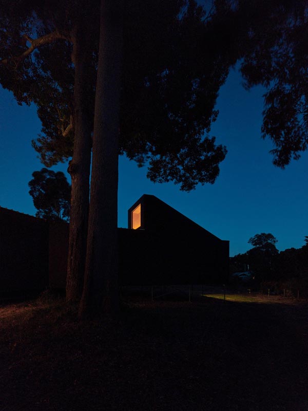 Karri Loop House by MORQ architects
