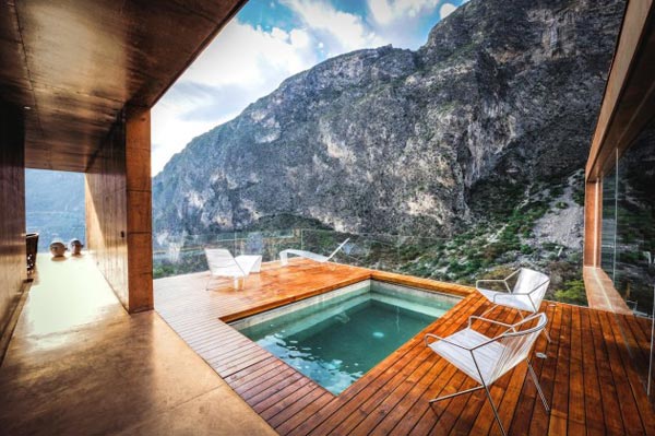 Pool and a breathtaking view of the mountains. Pool and a breathtaking view of the mountains.