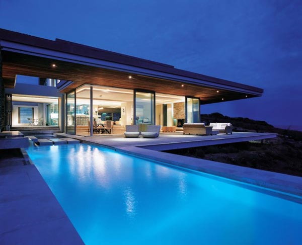 The nice terrace with pool of the Cove 6 house ensures perfect relaxation and quality of life.