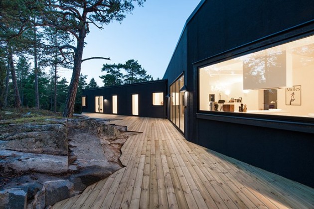 The house is situated amidst a natural environment.