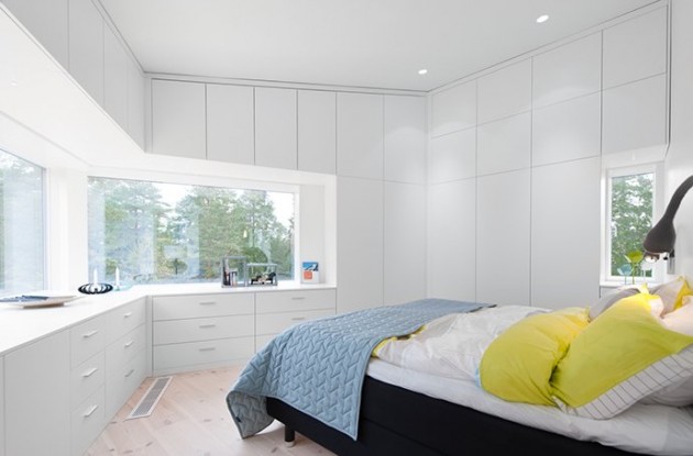 Also the bedroom provides beautiful views of the environment.