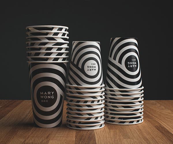 Noodle cups based on simple black and white colors.