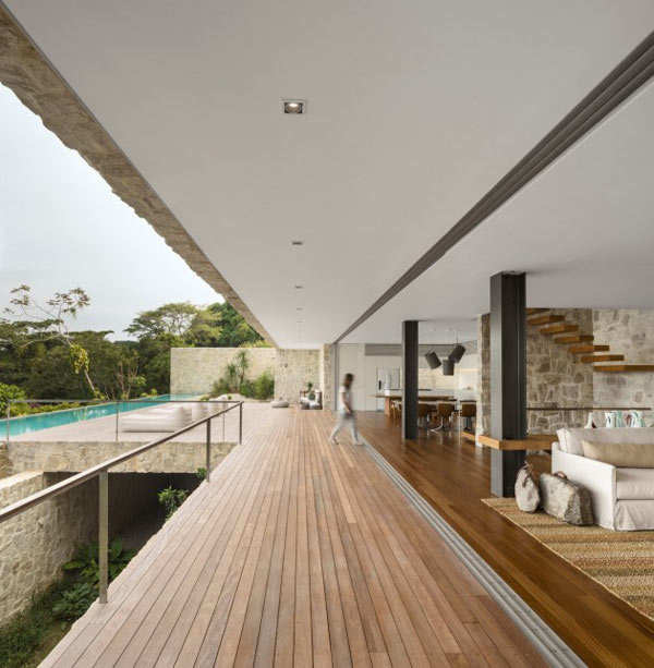 The open transition from the terrace into the dream house.