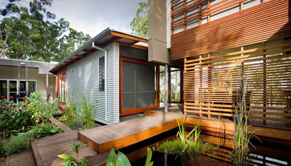 Courtyard with humid biotope.