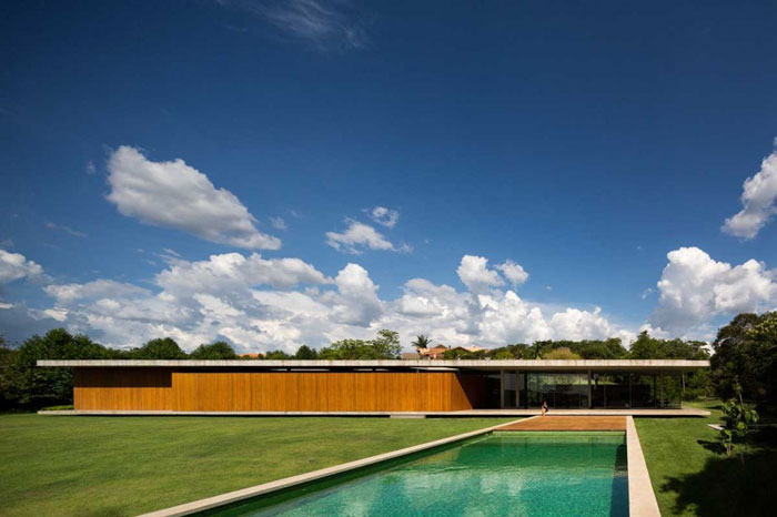 The luxurious Redux house in Sao Paulo, Brazil by studio mk27.