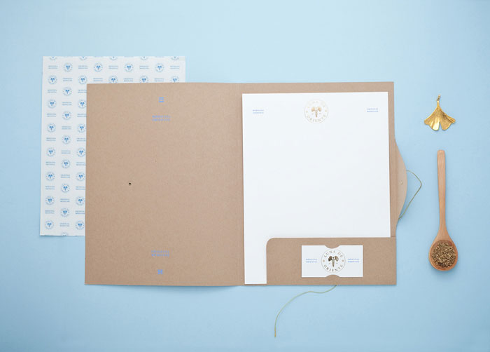 Stationery set for the Luna de Oriente medical center in Guadalajara, México.