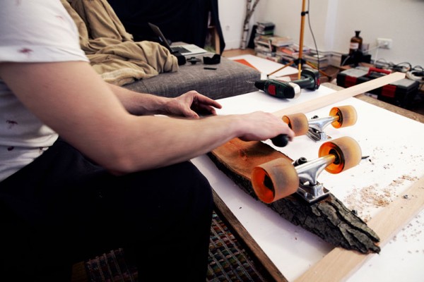 Manufacturing process - He is using a simple board with bark.