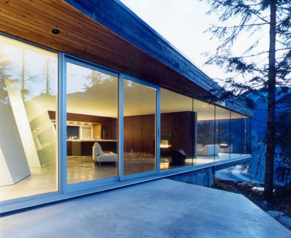 Generous glass walls provide a great view of the mountains. Generous glass walls provide a great view of the mountains.