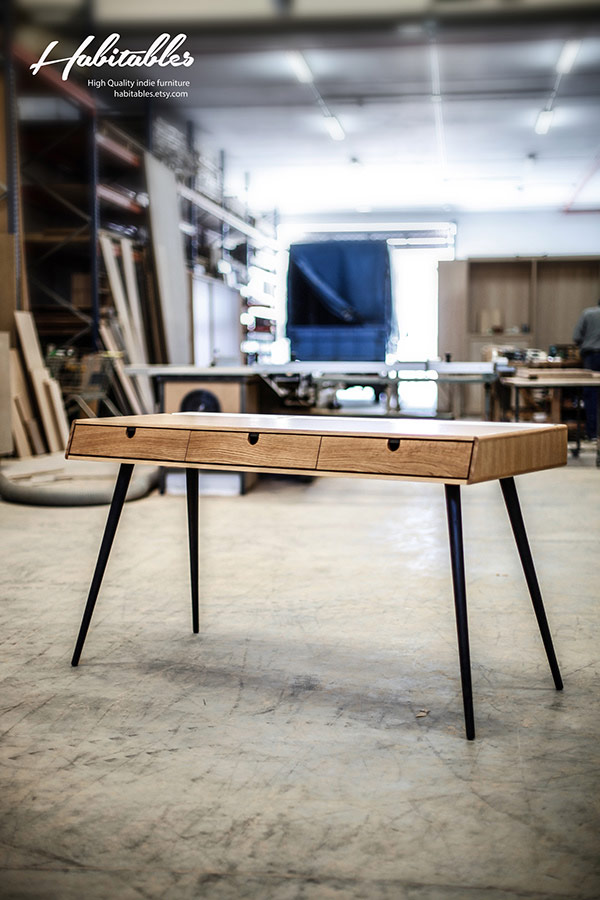 On the front there are 3 drawers, which offer plenty of storage space.