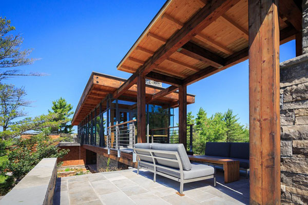 The architectural design is characterized by brick walls and a wood construction. The architectural design is characterized by brick walls and a wood construction.