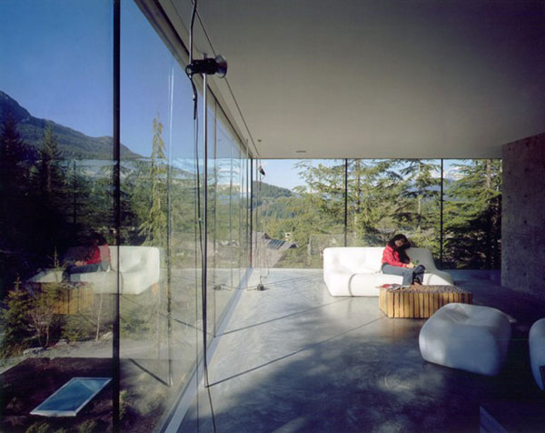 Glass fronts let you stay connected with the nature. Glass fronts let you stay connected with the nature.