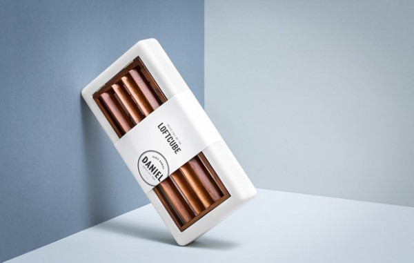 The look and feel of this box refers to the design of the Loft Cube by Werner Aisslinger.