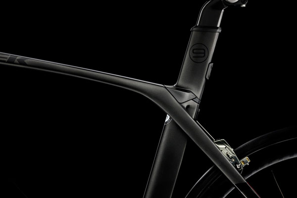 Trek Madone 9 – 2015 edition – best possible design and finest workmanship made in USA in order to offer perfect aerodynamic.