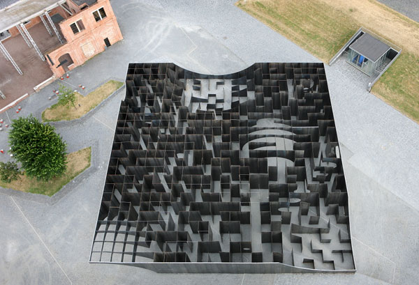 Bird's-eye view of the ground plan designed by the architects and artists of studio Gijs.