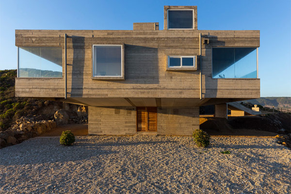 The Mirador House has been designed by the team of Gubbins Arquitectos. The Mirador House has been designed by the team of Gubbins Arquitectos.
