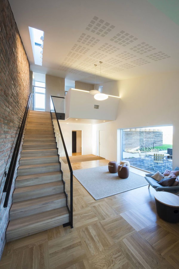 The staircase to the upper level.