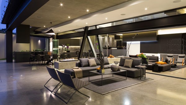 The living area is charcterized by extravagant interio design and open transitions between inside and outside.