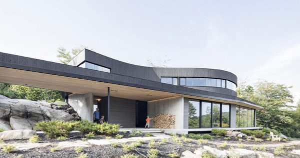 This modern home in Quebec's rural environment has been designed by architect Alain Carle.