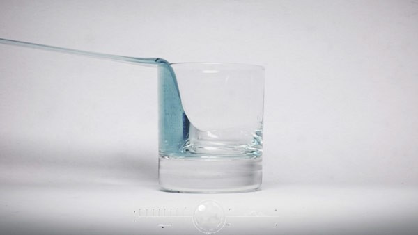 The video features a range of surreal effects, which are based on the physical laws of gravity.