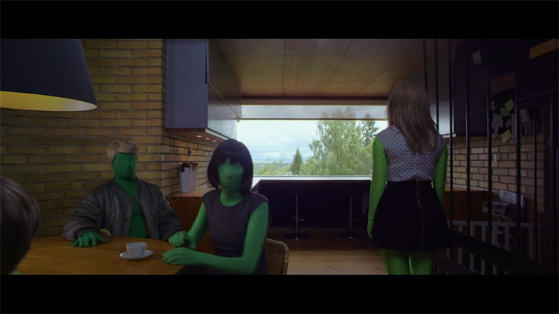 The story is based on strange family dynamics.
