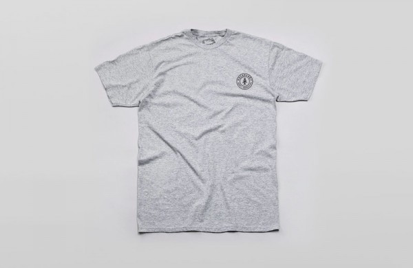 Grey t-shirt with logo print. Grey t-shirt with logo print.