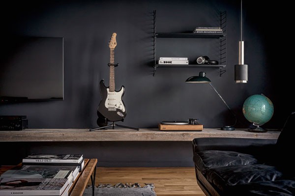 The apartment conveys a stylish urban touch. The eclectic design is a tribute to Berlin and its creative diversity.