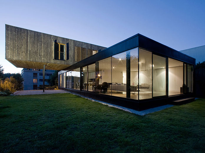 The architects of Colboc Franzen & Associés have designed this award-winning home for a family in Sèvres, France. The architects of Colboc Franzen & Associés have designed this award-winning home for a family in Sèvres, France.