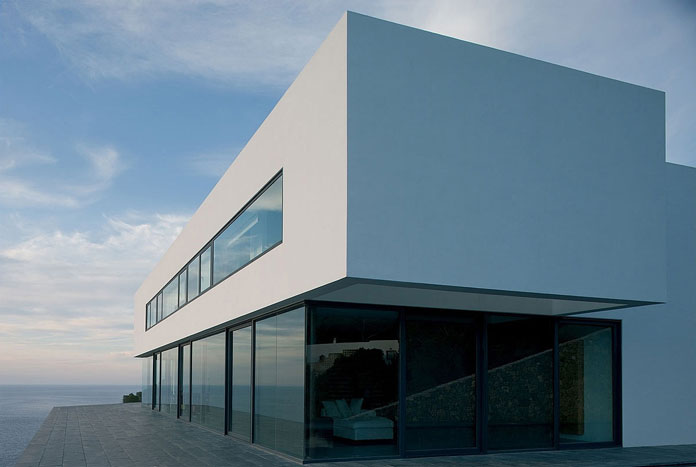 The modern dream house has been designed in 2002 by Belgian architecture firm AABE.