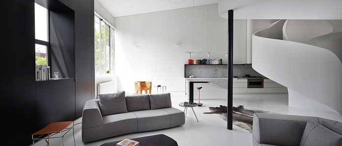 The main living space is placed at the bottom of the striking loft. The main living space is placed at the bottom of the striking loft.