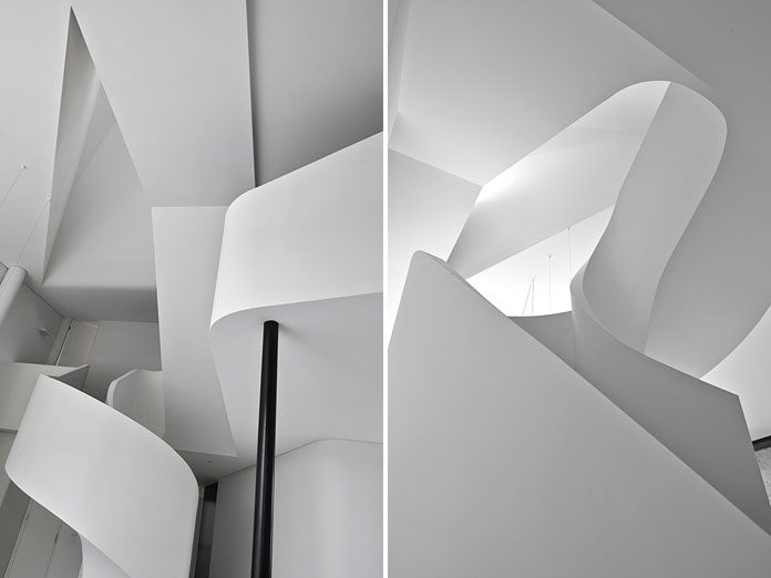 The numerous curves are definitely the most defining feature of the loft apartment in Melbourne, Australia. The numerous curves are definitely the most defining feature of the loft apartment in Melbourne, Australia.