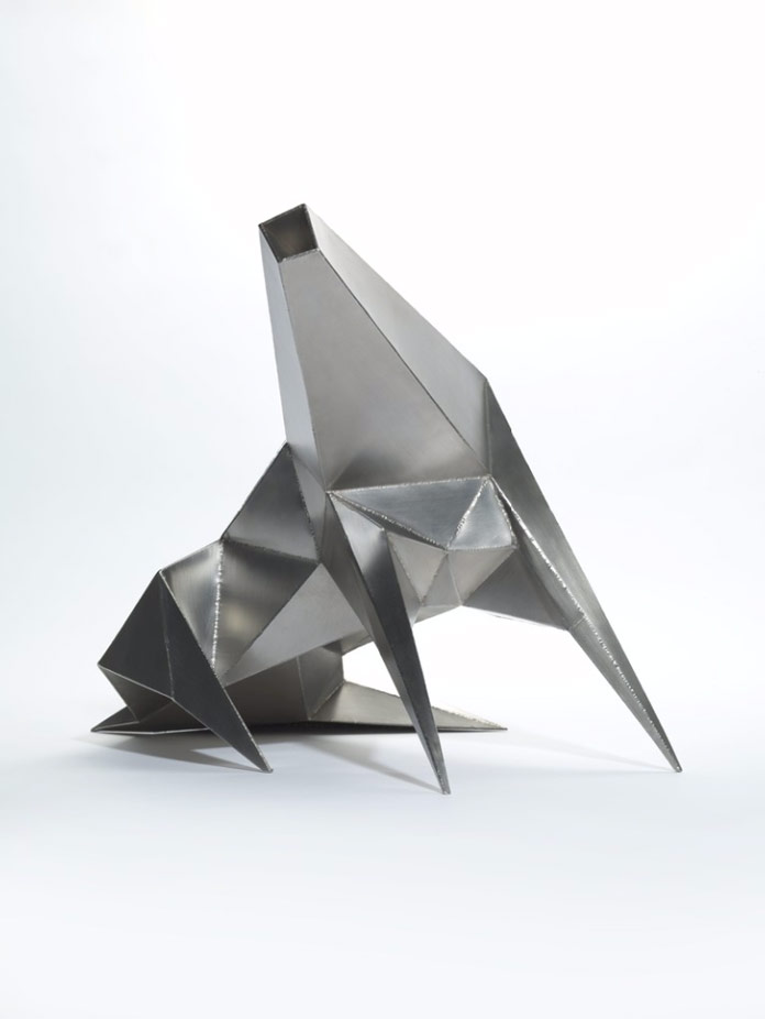 Beast Alerted, a sculpture from 1990 created by Lynn Chadwick using welded stainless steel.