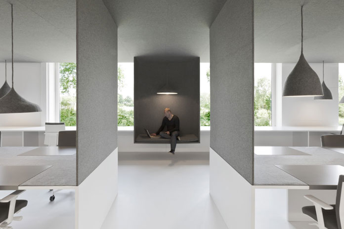 The office space offers additional cozy places, which serve as a little retreat.