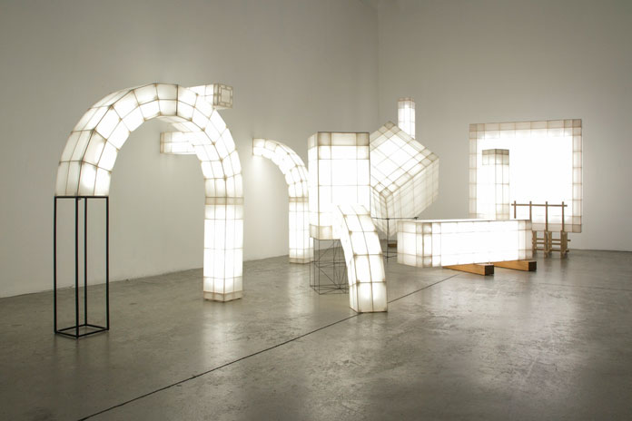 Several lightings based on architectural elements such as arcs, columns, trusses and plates.