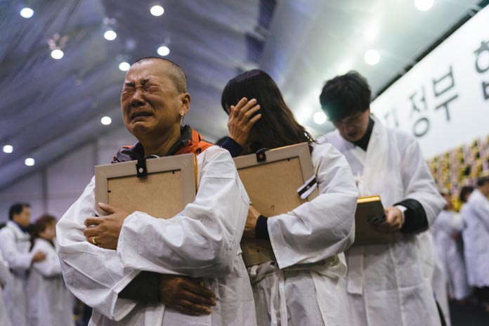 Jun Michael Park, @junmichaelpark, (The Photojournalist).