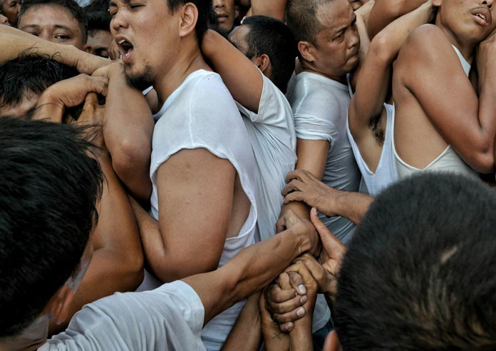 Melvin Anore, @melvinanore, (The Photojournalist).