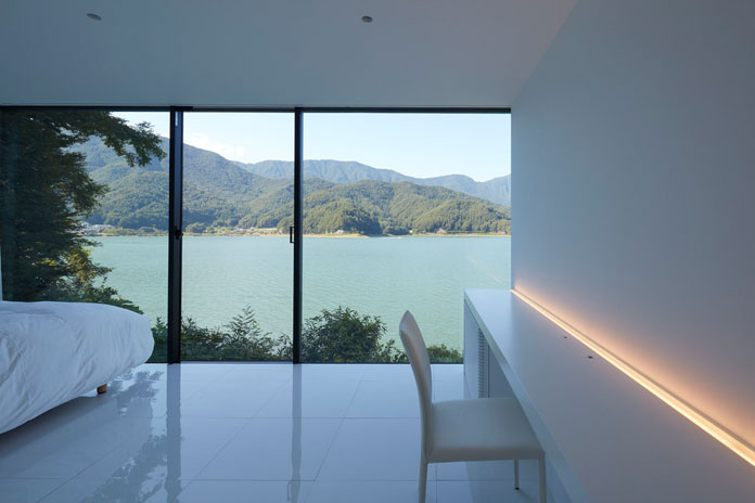 The interior is based on minimalism. The interior is based on minimalism.