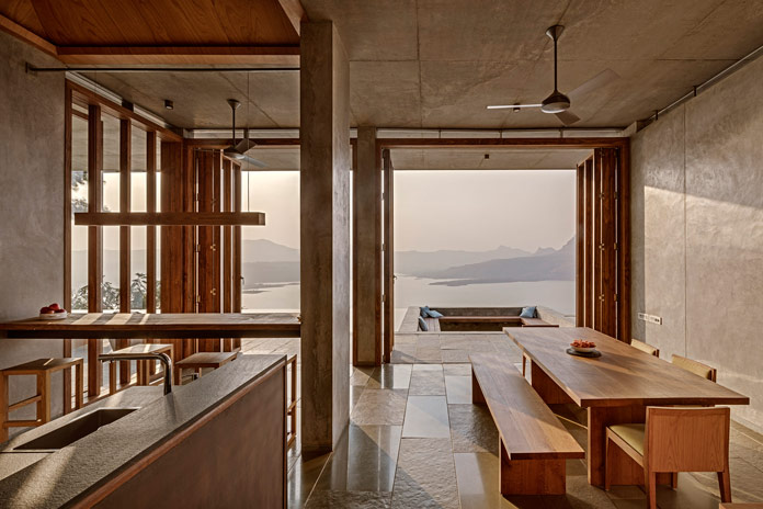 Open transitions between interior and exterior areas. Open transitions between interior and exterior areas.