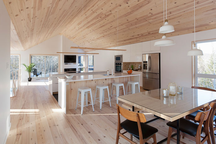 Kitchen and dining area. Kitchen and dining area.