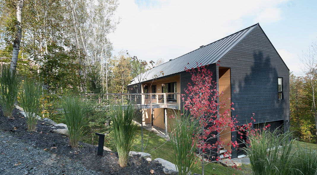 A residential house by DKA Architects built in the Laurentians. A residential house by DKA Architects built in the Laurentians.