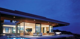 The nice terrace with pool of the Cove 6 house ensures perfect relaxation and quality of life.