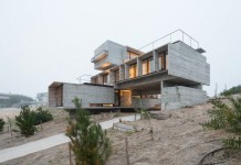 This noble residence is characterized by the rough concrete walls as well as generous glass facades that provide a perfect view over the landscape.