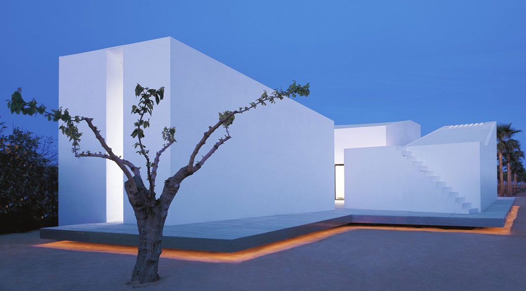 House for a photographer designed by Barcelona based architect Carlos Ferrater.