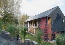 A residential house by DKA Architects built in the Laurentians.