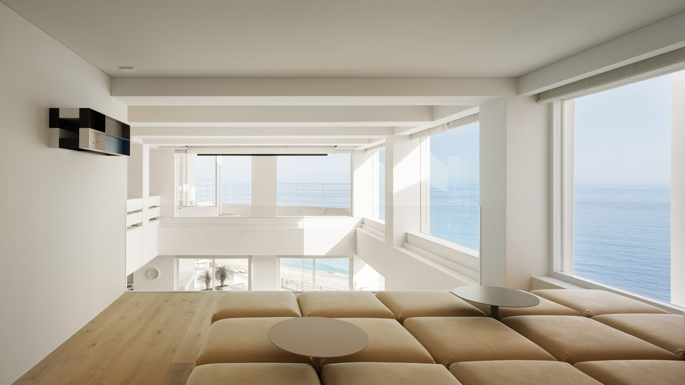 Shichirigahama House by architecture firm SNARK. Shichirigahama House by architecture firm SNARK.