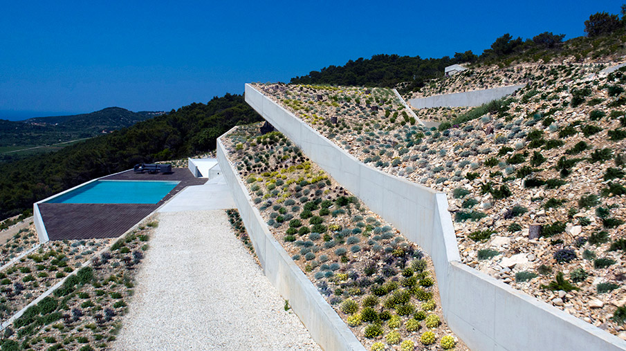 Issa Megaron family retreat by Proarh Architects