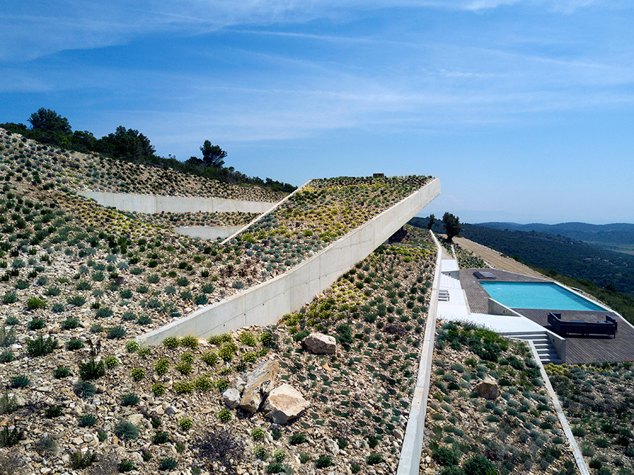 Issa Megaron family retreat by Proarh Architects