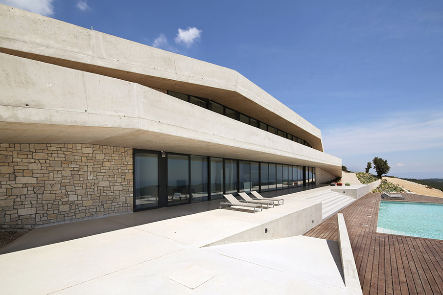 Issa Megaron family retreat by Proarh Architects